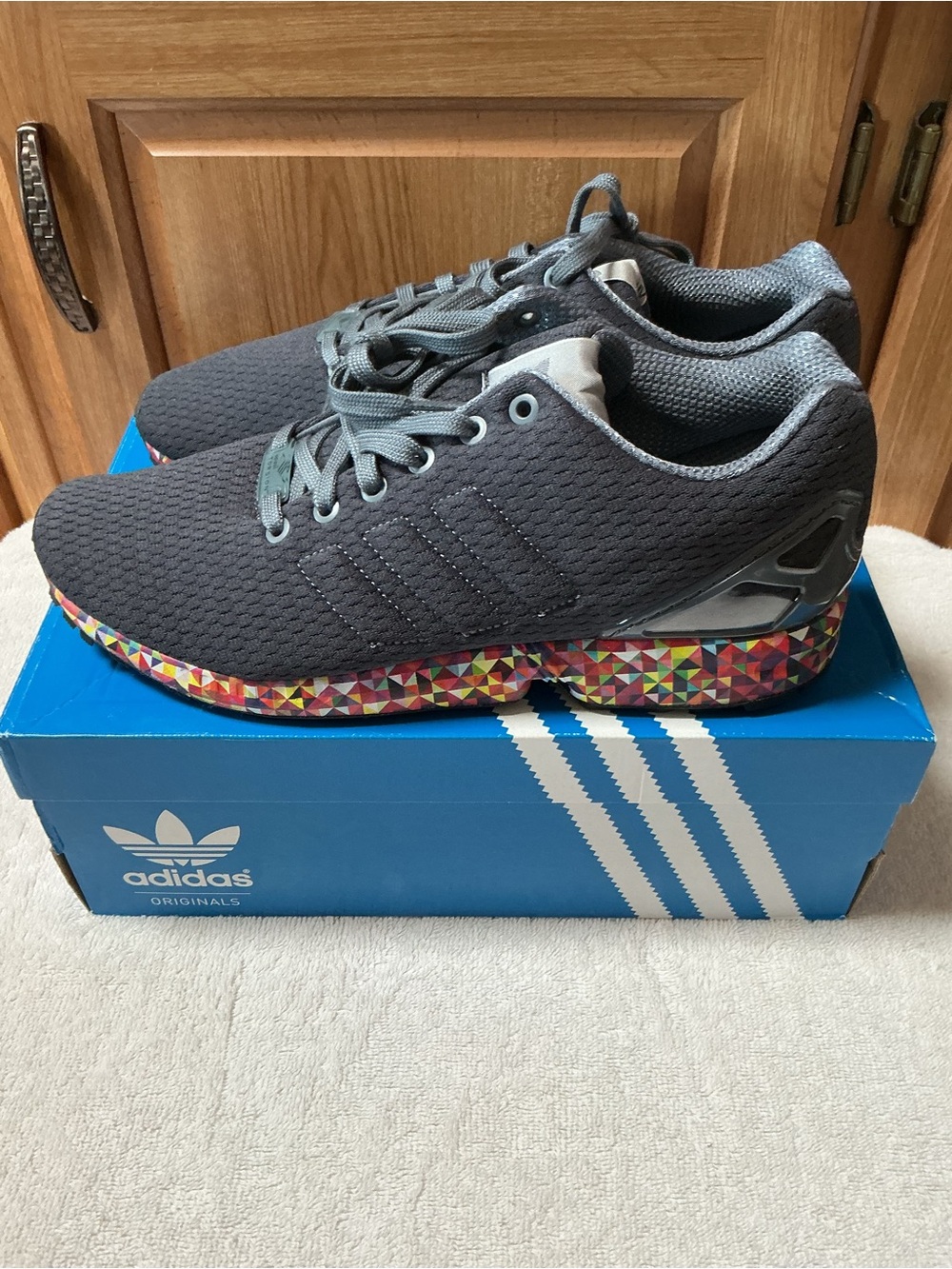 adidas ZX Flux Men's Dark Gray Mesh Sneakers with Multicolor Geometric Sole